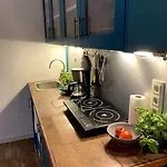Cosy & Flat Near Center Apartman *