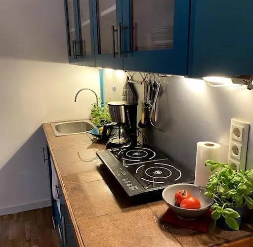 Cosy & Flat Near Center דירה *